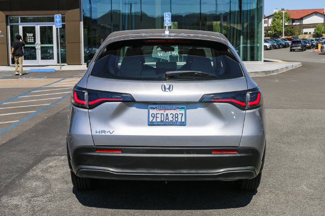 Used 2023 Honda HR-V LX image 9
