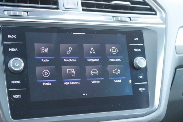 Used 2023 Volkswagen Tiguan SE AWD/4WD image 22