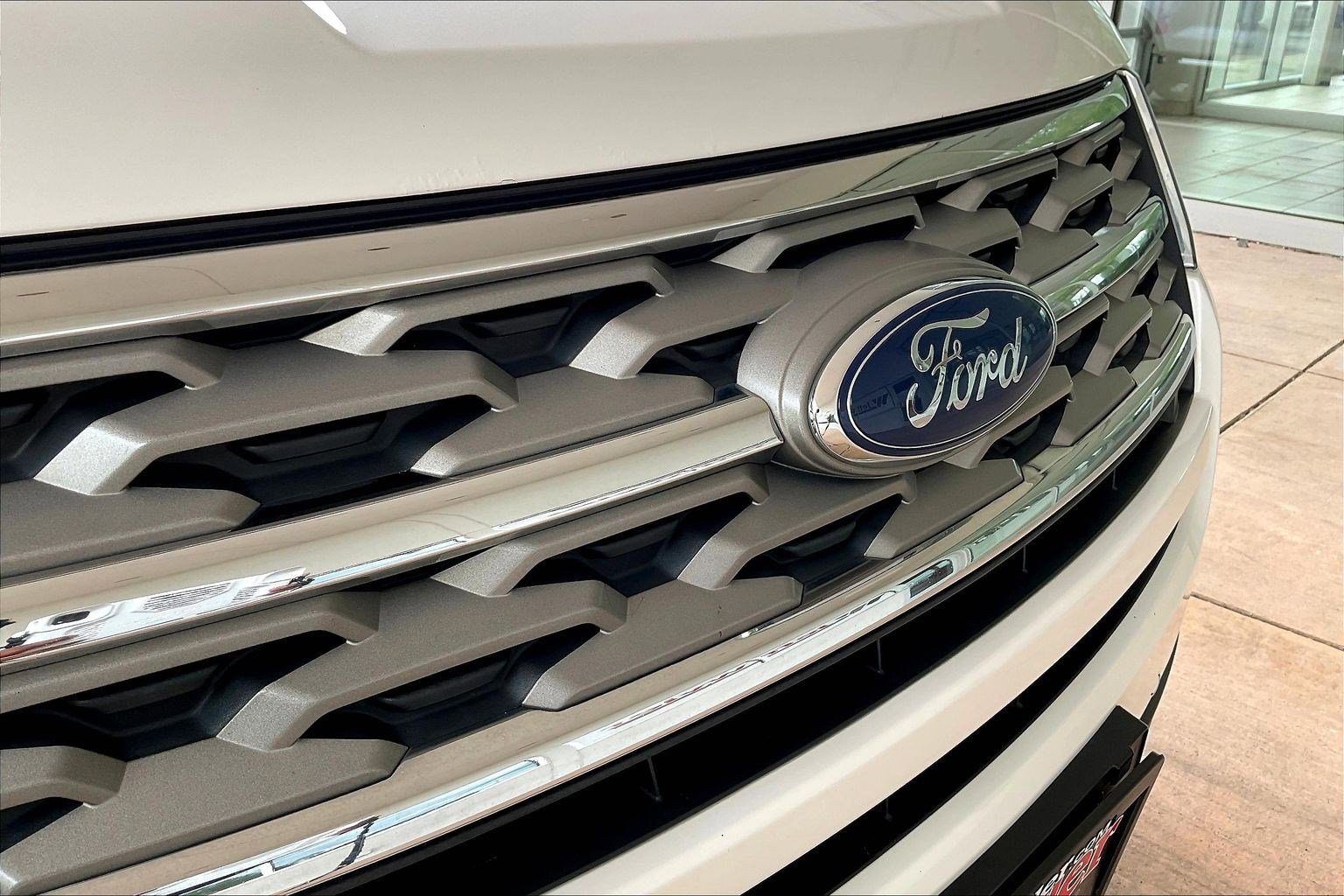 Used 2018 Ford Explorer XLT AWD/4WD image 32