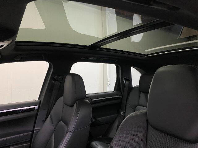 Used 2014 Porsche Cayenne AWD/4WD image 14
