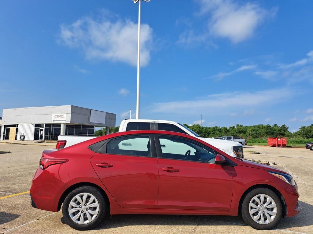 Used 2021 Hyundai Accent SE FWD image 3