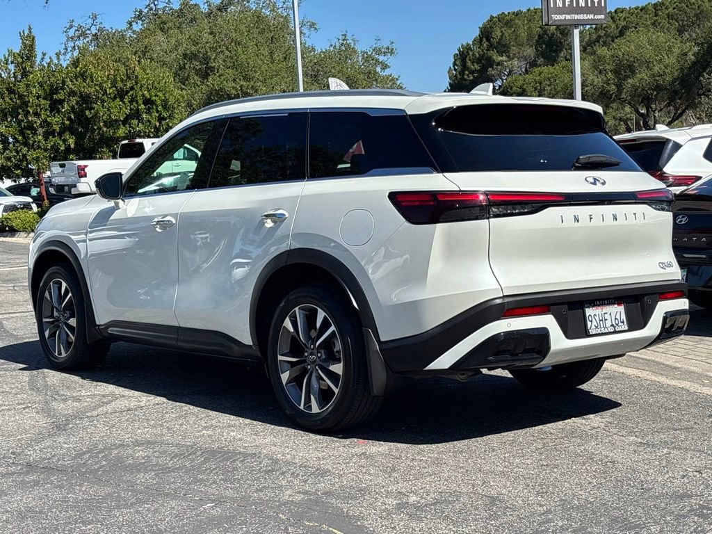 Certified 2025 INFINITI QX60 Luxe w/ Vision Package FWD image 6