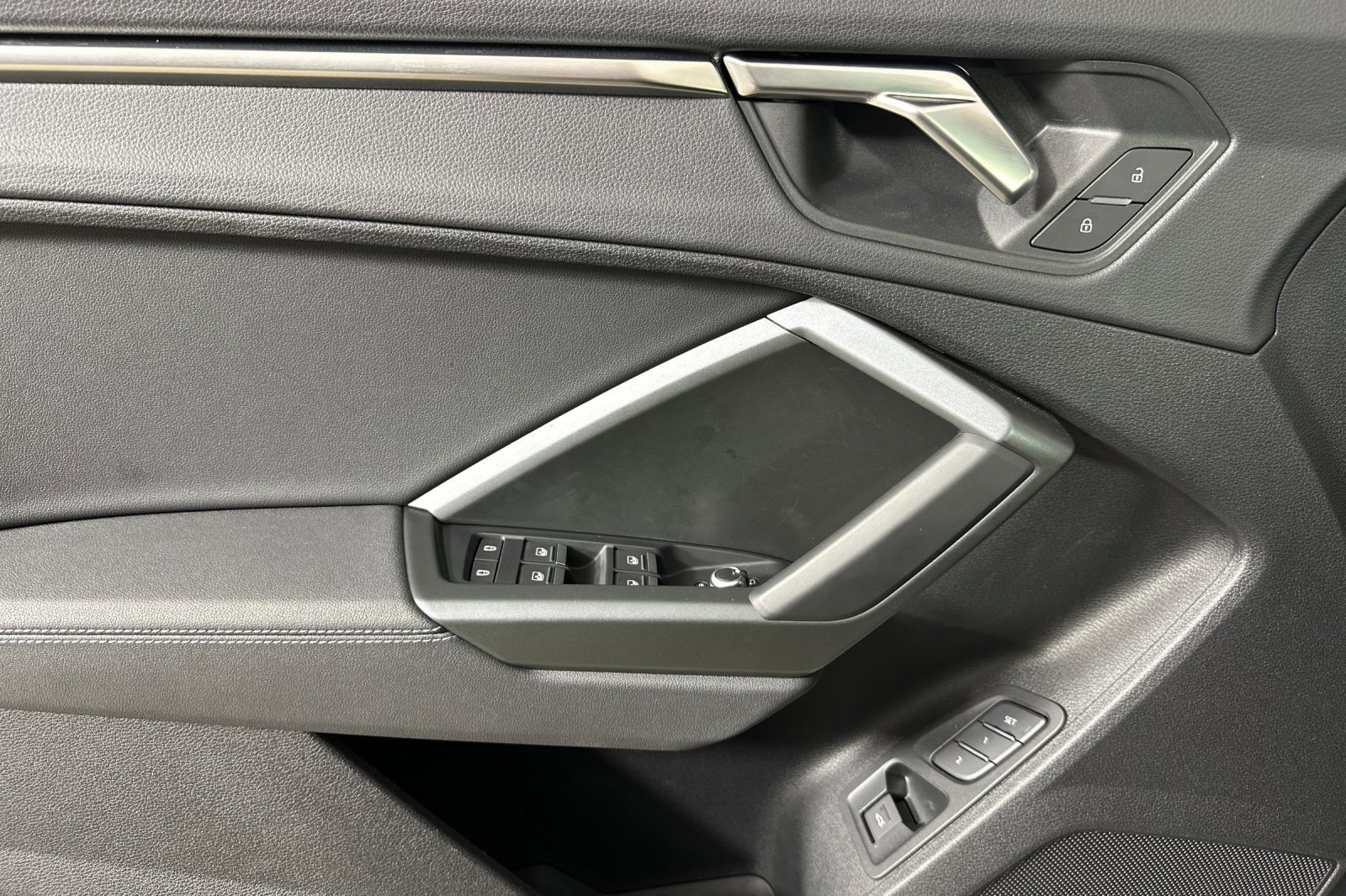 Used 2025 Audi Q3 2.0T Premium w/ Convenience Package image 10