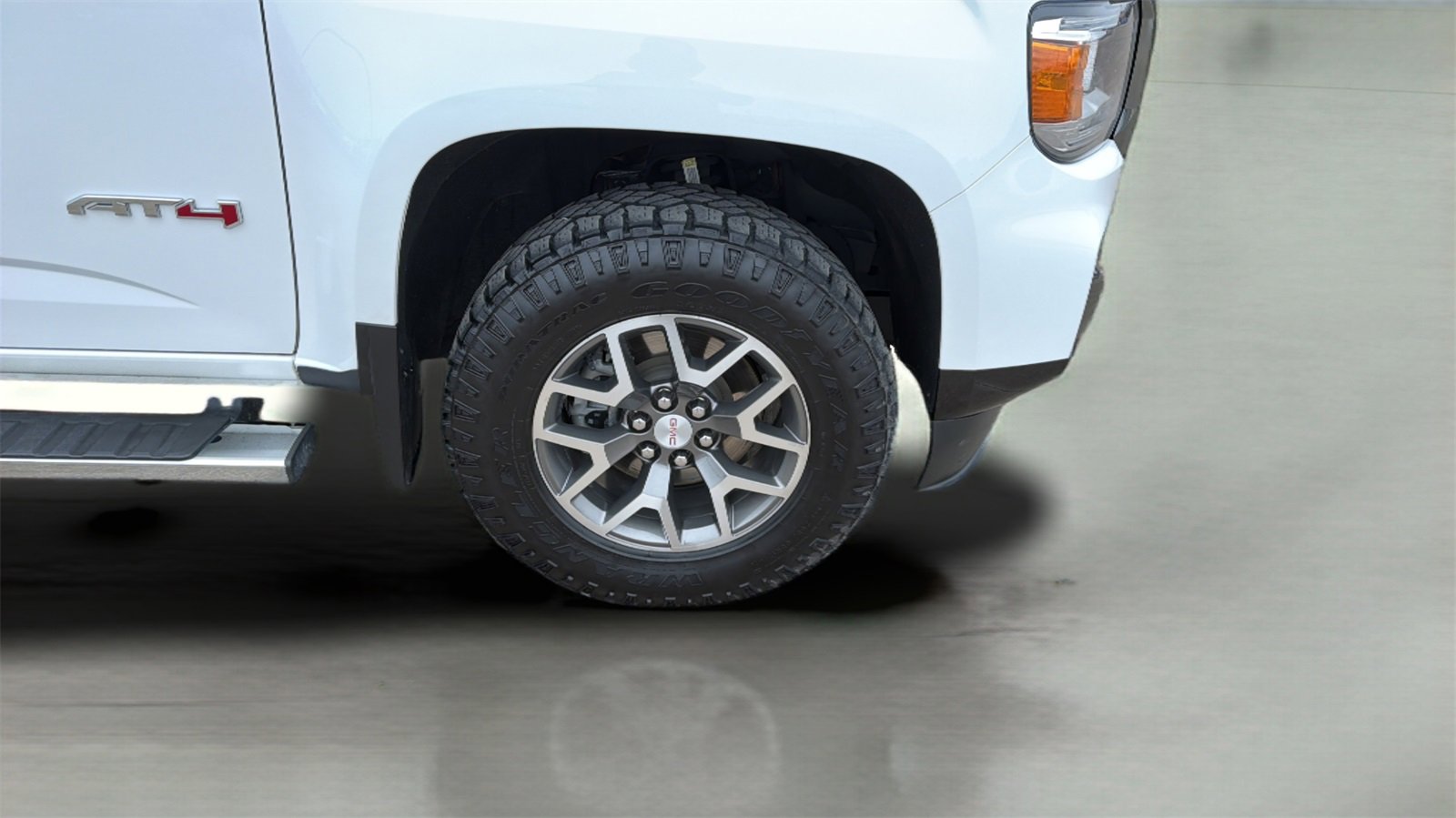 Used 2021 GMC Canyon AT4 w/ Driver Alert Package image 9