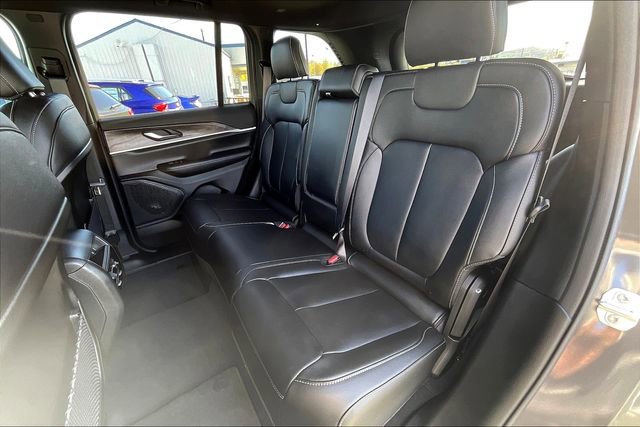 New 2024 Jeep Grand Cherokee Limited w/ Black Appearance Package image 11