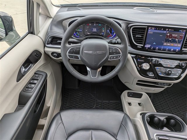 Certified 2024 Chrysler Pacifica Select image 20
