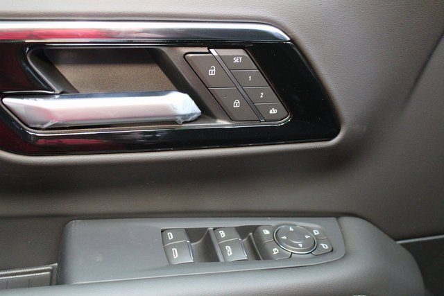 New 2025 Chevrolet Suburban Premier image 18