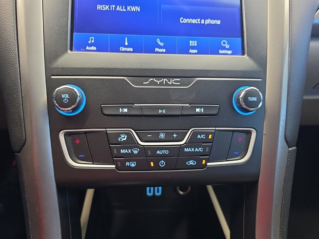 Used 2020 Ford Fusion SE FWD image 23
