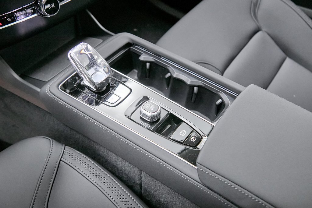 New 2026 Volvo XC90 B6 Core image 15