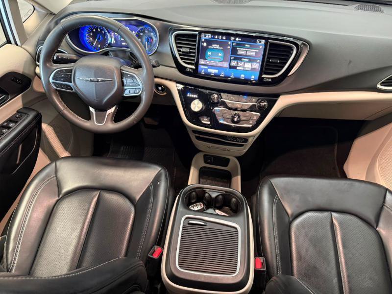 Used 2023 Chrysler Pacifica Touring-L FWD image 18