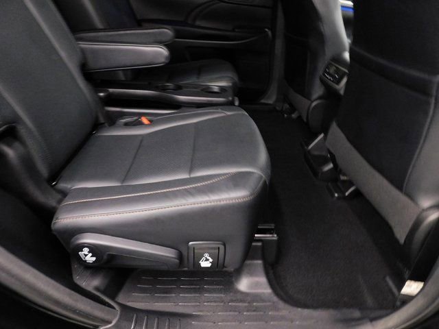 Used 2018 Toyota Highlander Limited image 32