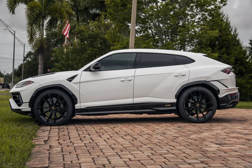 Used 2024 Lamborghini Urus S AWD/4WD image 3
