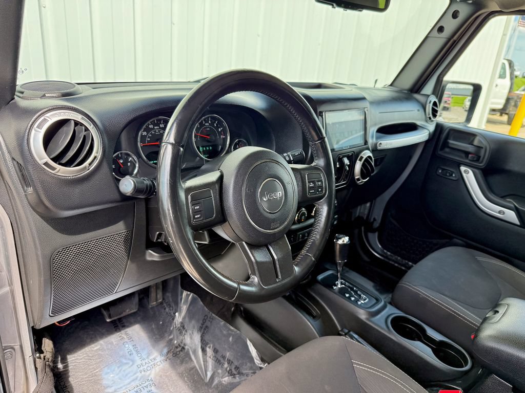 Used 2017 Jeep Wrangler Unlimited Sahara AWD/4WD image 10