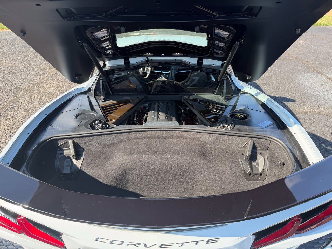 Used 2022 Chevrolet Corvette Stingray Coupe w/ Engine Appearance Package RWD image 18