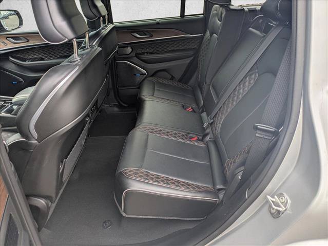 Used 2022 Jeep Grand Cherokee Summit w/ Advanced Protech Group IV AWD/4WD image 17