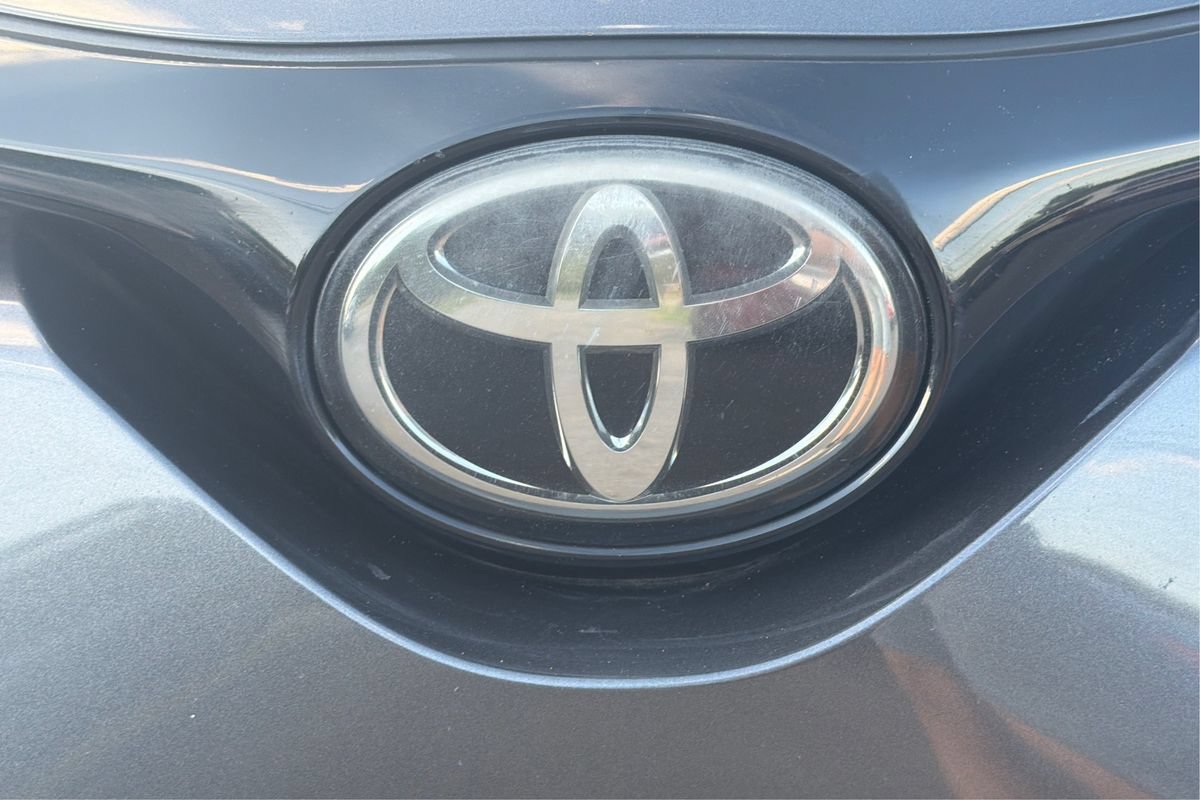 Used 2018 Toyota C-HR XLE FWD image 25