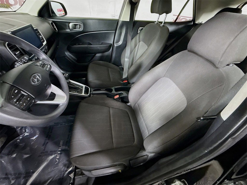 Used 2020 Hyundai Venue SE image 23