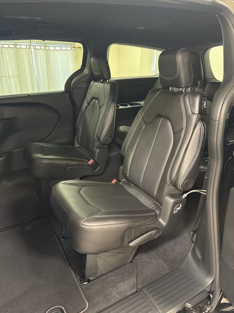 New 2026 Chrysler Pacifica Select w/ S Appearance Package image 21