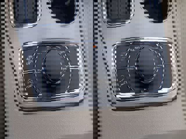 Used 2020 Jeep Grand Cherokee Limited w/ Luxury Group II image 38