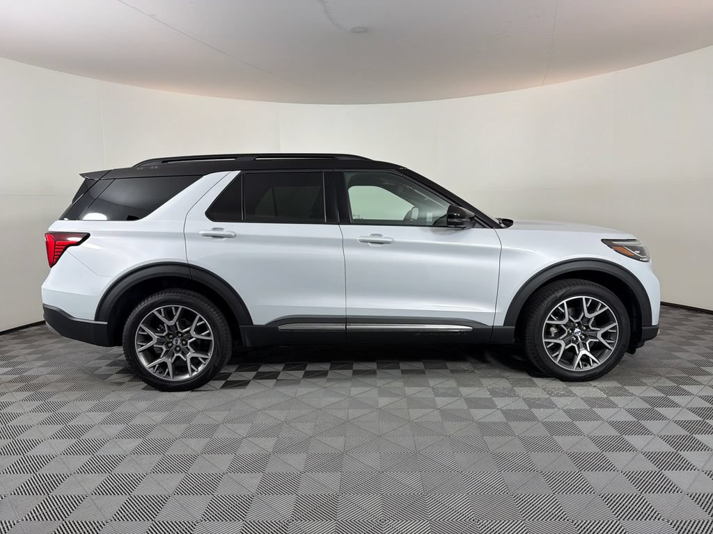 Used 2025 Ford Explorer Platinum w/ Ultimate Package AWD/4WD image 2