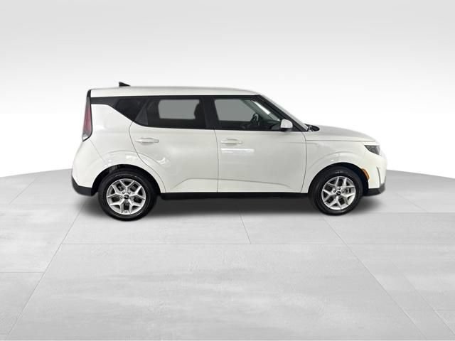 Certified 2025 Kia Soul LX FWD image 6