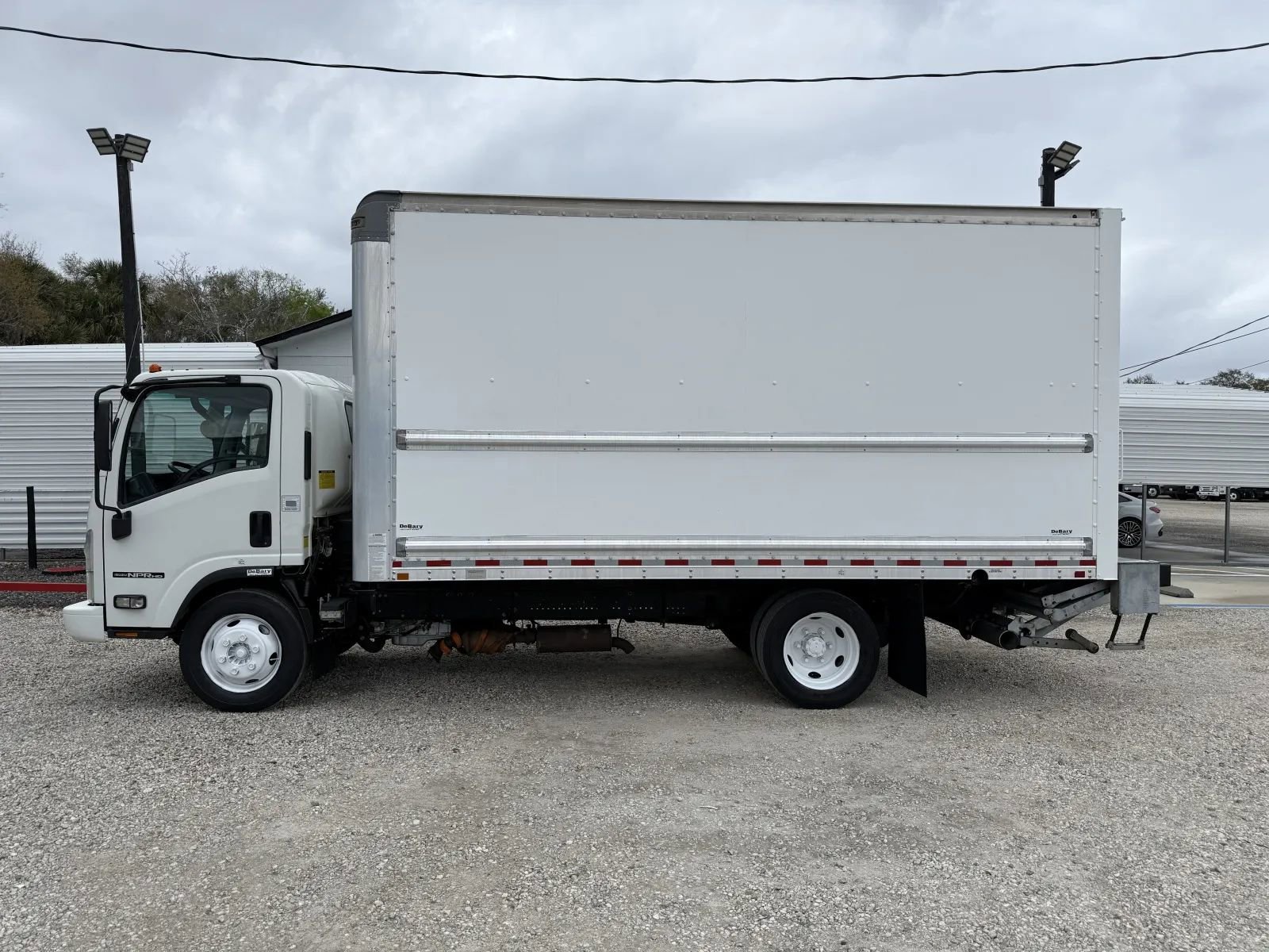 Used 2020 Isuzu NPR image 4