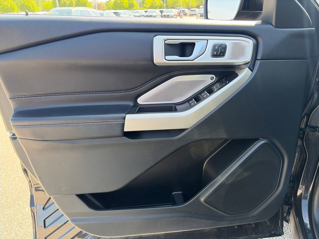 Used 2023 Ford Explorer Limited w/ Limited Technology Package AWD/4WD image 14