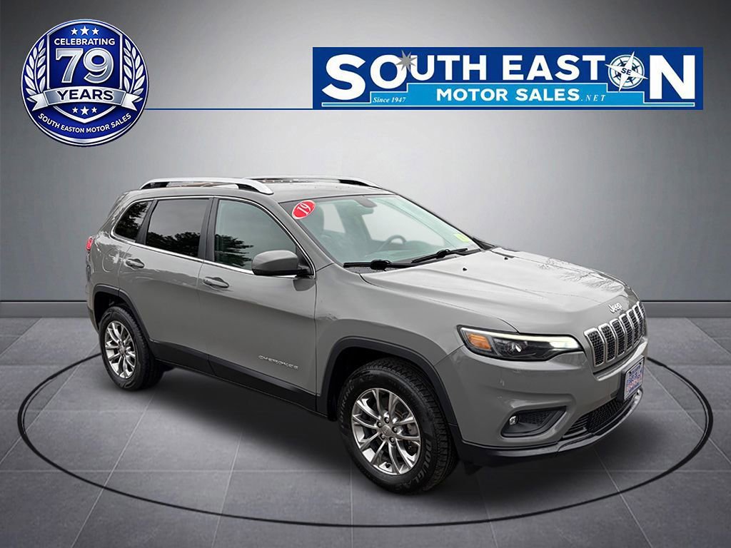 Used 2019 Jeep Cherokee Latitude Plus w/ Cold Weather Group AWD/4WD image 2