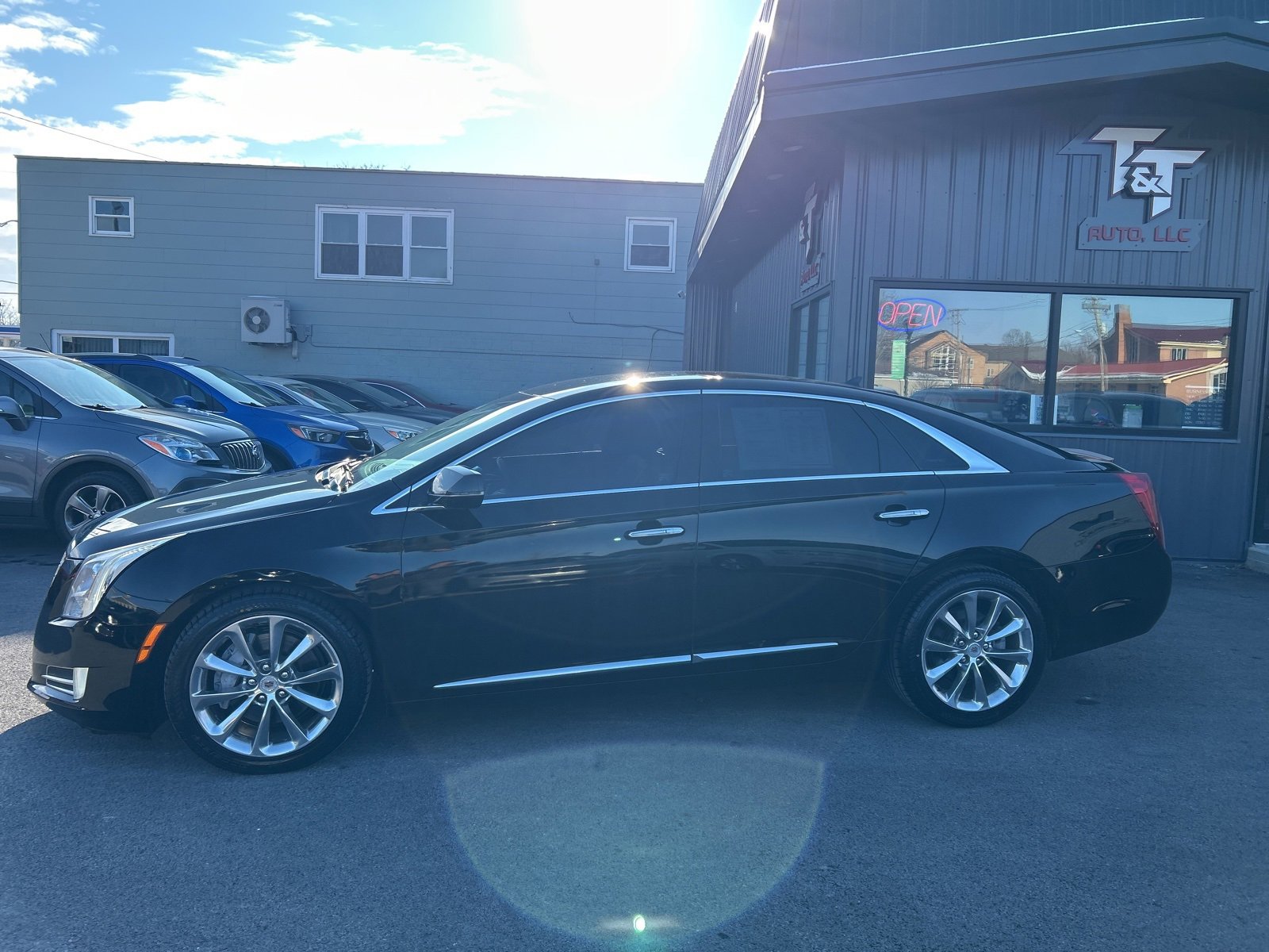 Used 2013 Cadillac XTS Premium image 2