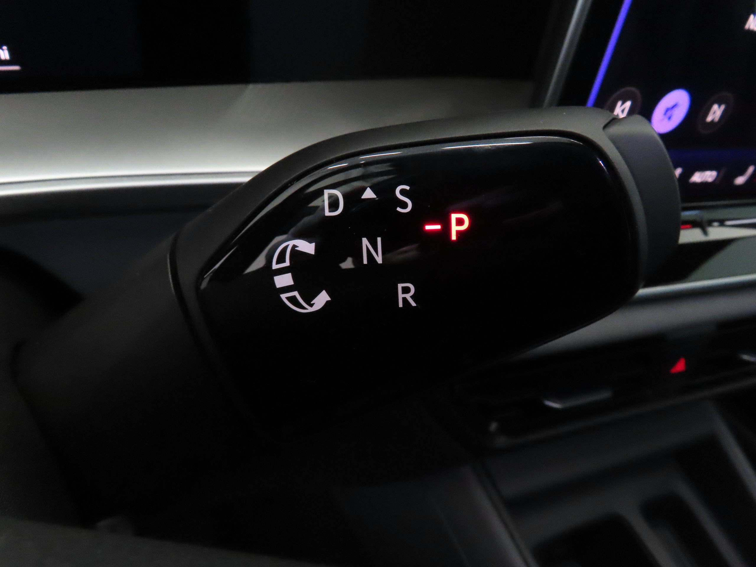 New 2026 Volkswagen Tiguan SE R-Line FWD image 16