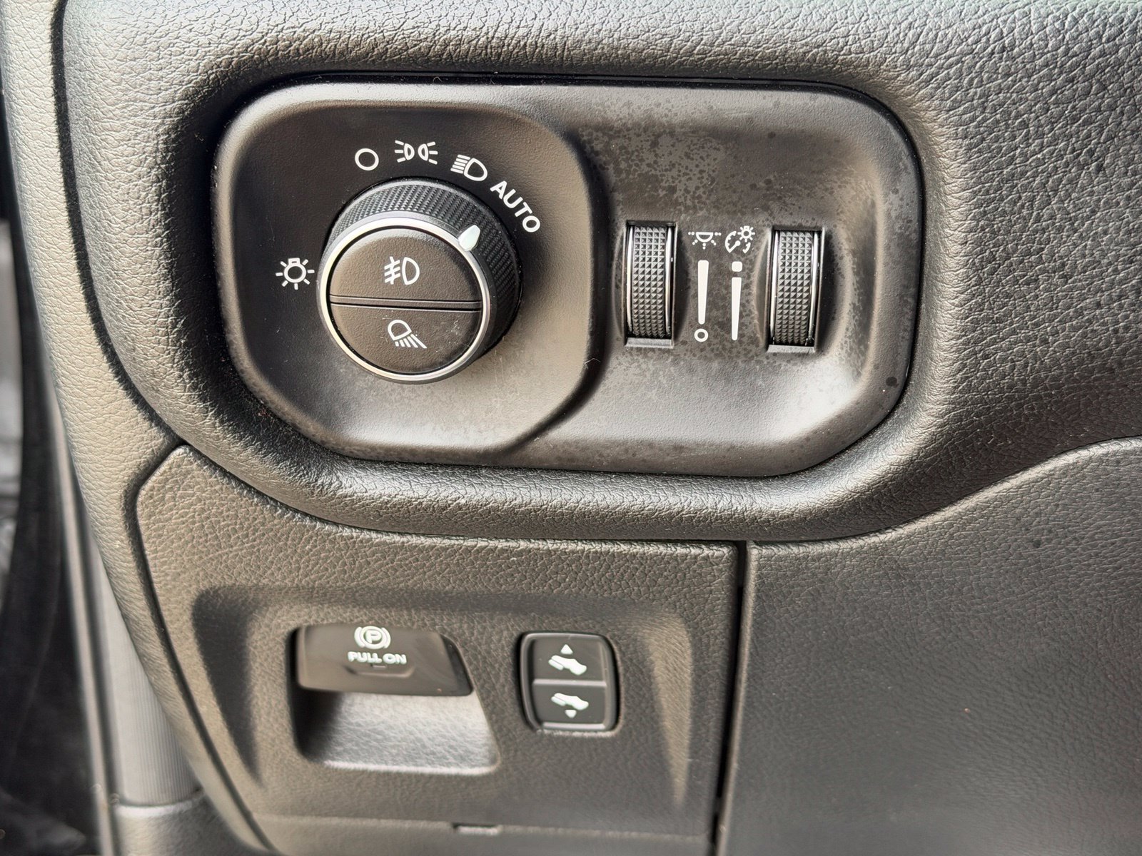 Used 2026 RAM 1500 Laramie AWD/4WD image 26