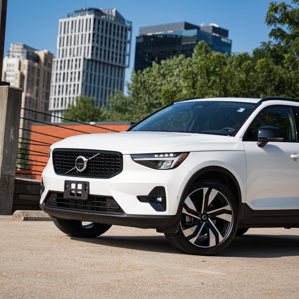 Certified 2023 Volvo XC40 B5 Plus w/ Protection Package Premier AWD/4WD image 2