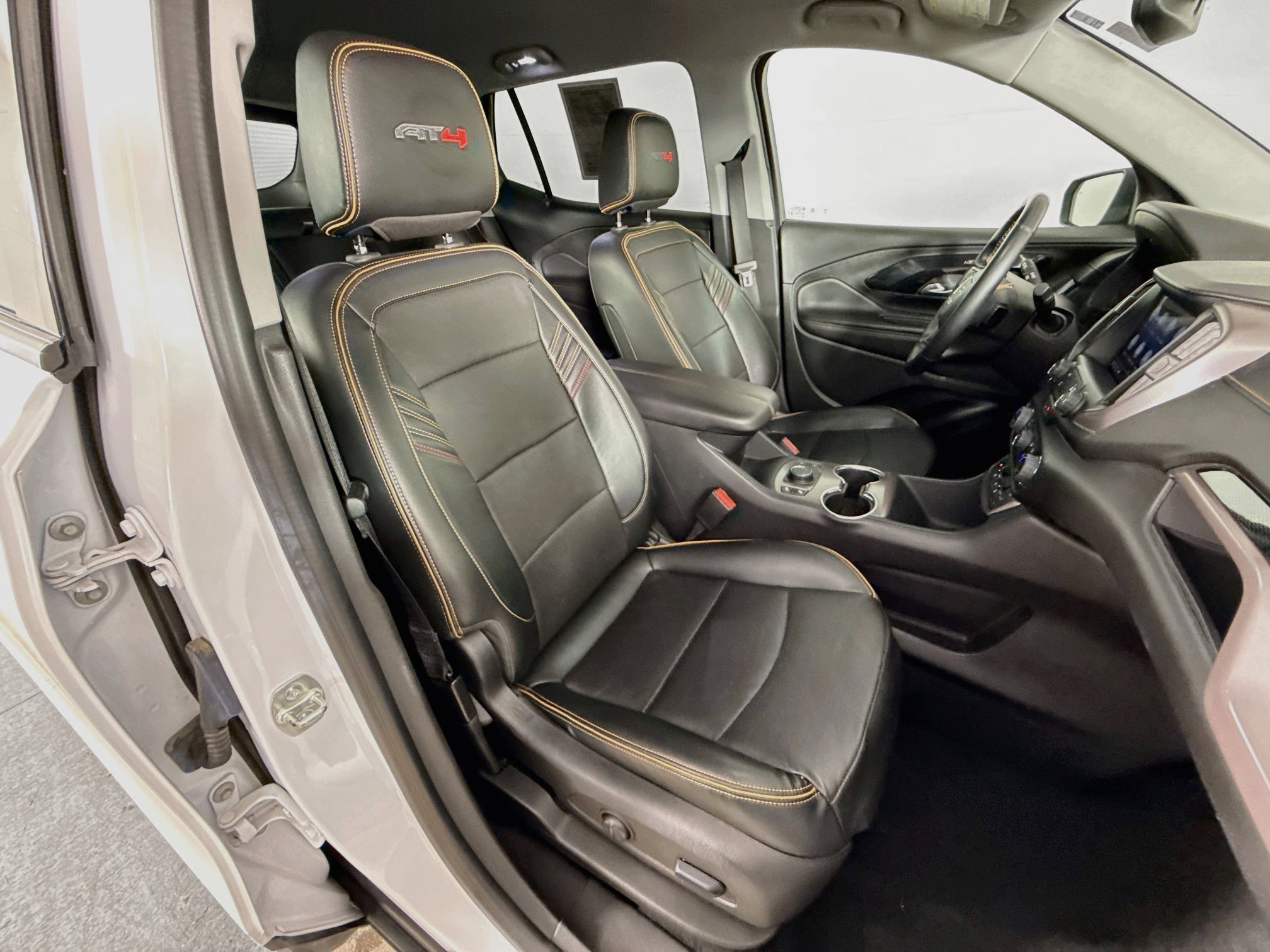 Used 2024 GMC Terrain AT4 AWD/4WD image 34