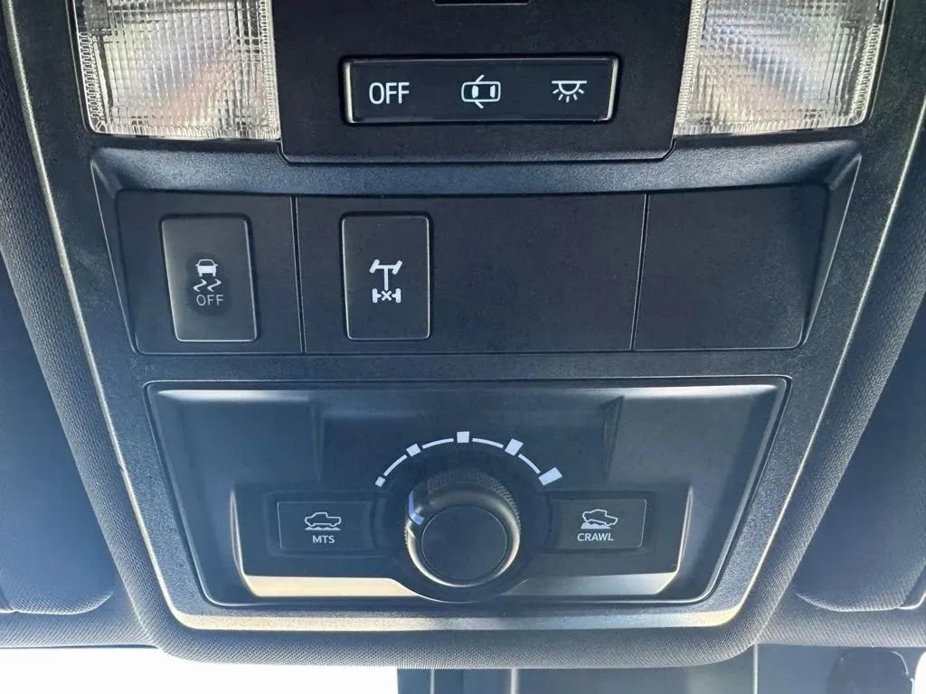 Used 2018 Toyota Tacoma TRD Off-Road w/ Technology Package image 28