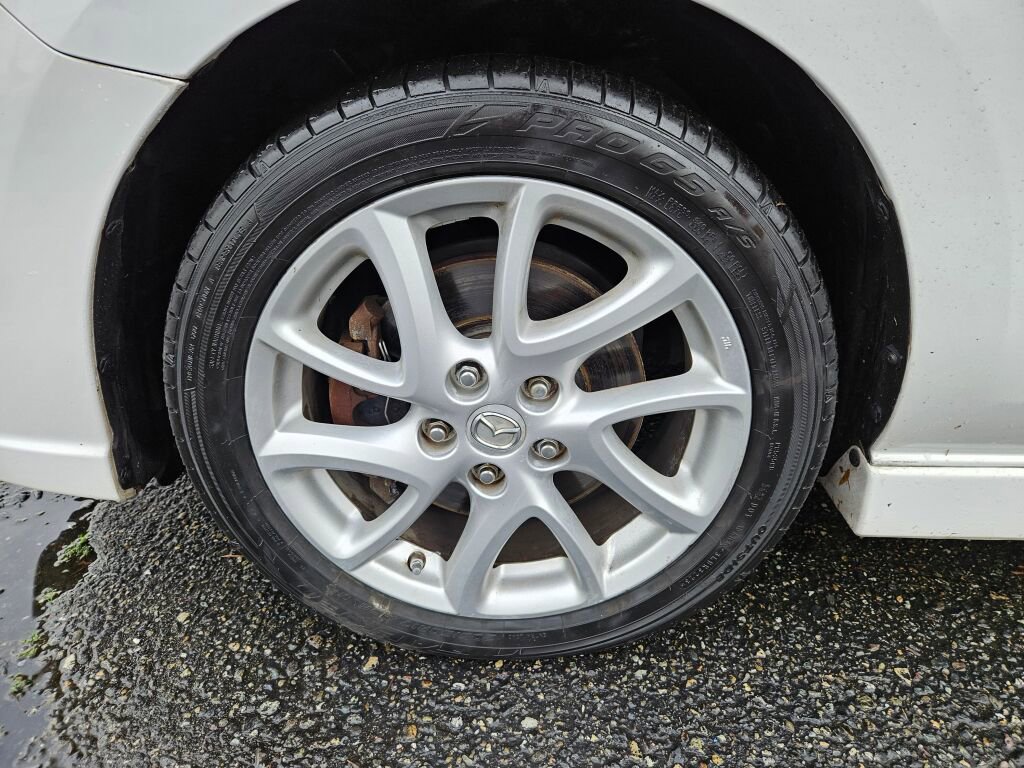 Used 2012 MAZDA MAZDA5 Touring w/ Moonroof & Audio Pkg image 8