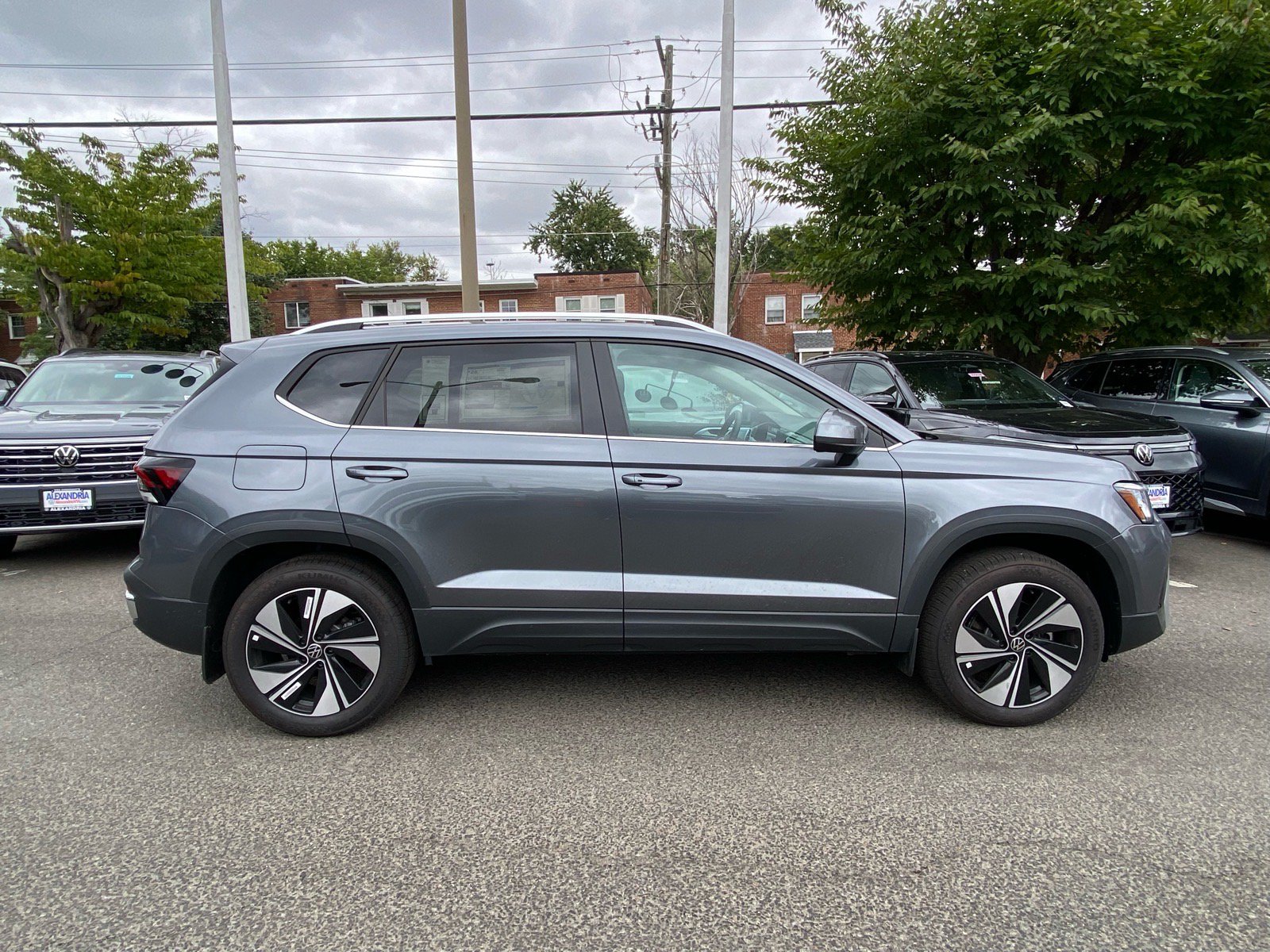 New 2026 Volkswagen Taos SE AWD/4WD image 2