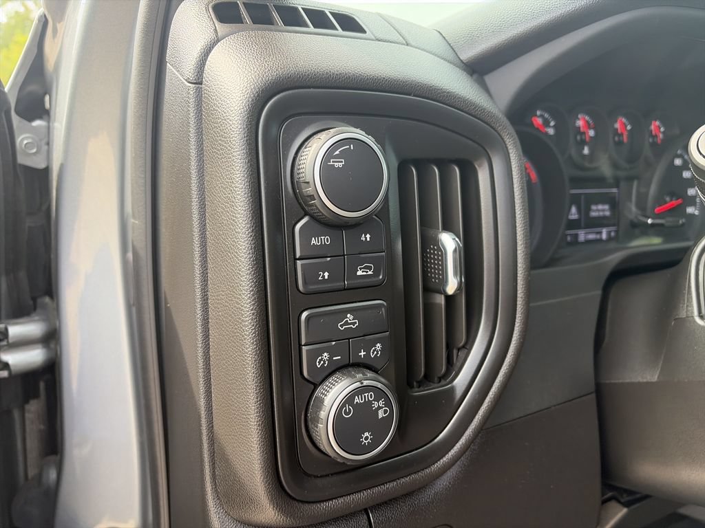 Used 2026 Chevrolet Silverado 1500 Custom w/ Turbomax Blackout Package AWD/4WD image 19
