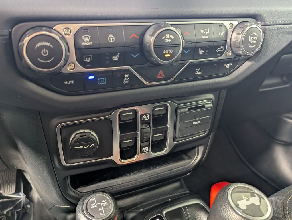 Used 2025 Jeep Wrangler Unlimited Sahara AWD/4WD image 20