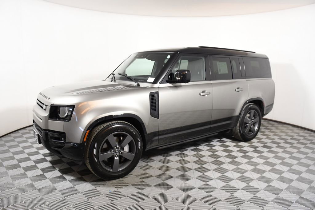 Used 2025 Land Rover Defender 130 X-Dynamic SE image 2