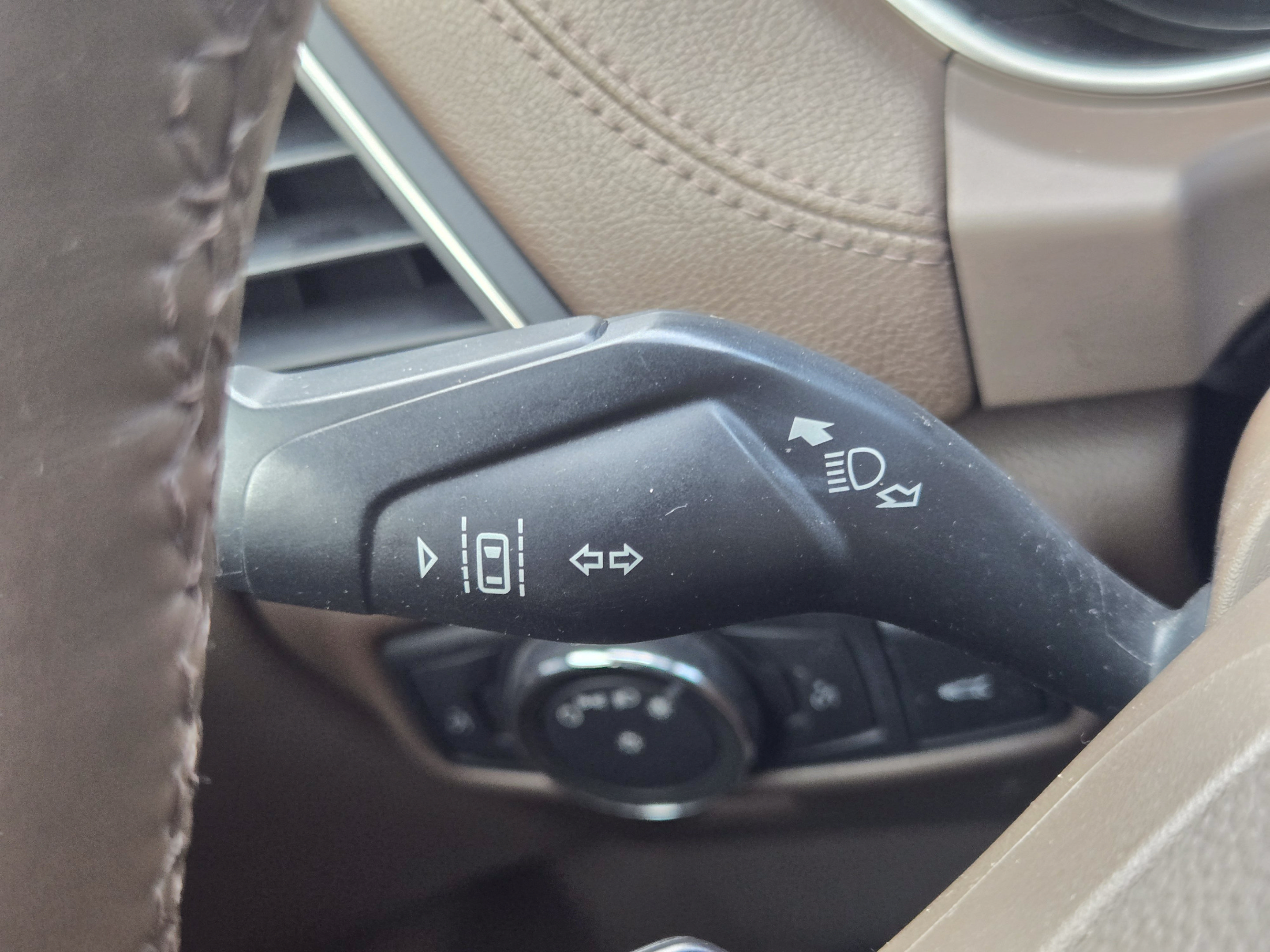 Used 2016 Lincoln MKX Reserve w/ Luxury Package FWD image 18