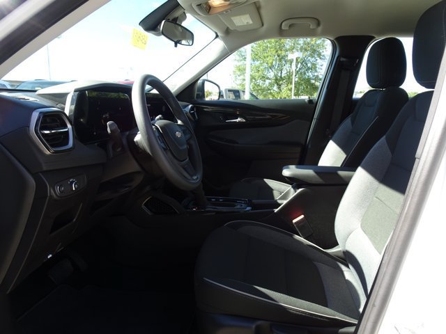 Used 2024 Chevrolet TrailBlazer LS FWD image 11