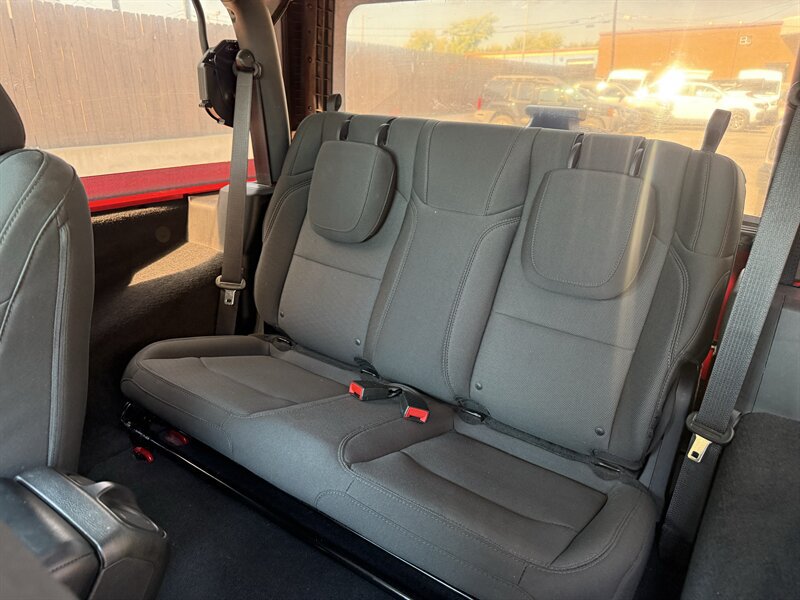 Used 2018 Jeep Wrangler Sport AWD/4WD image 10