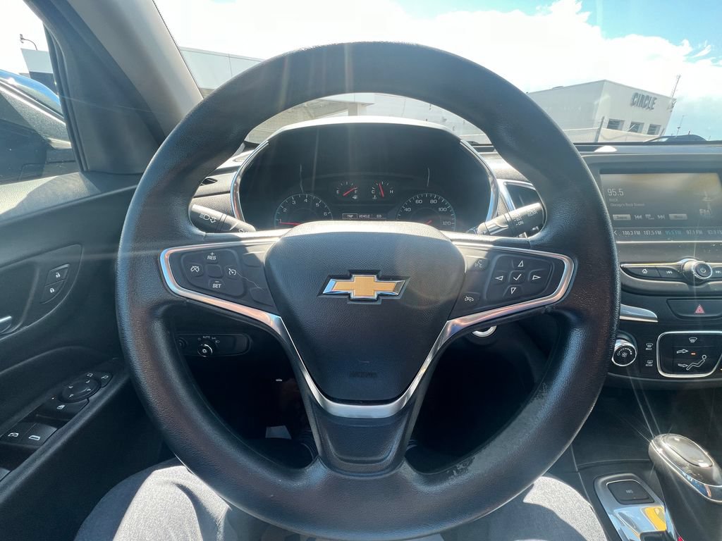 Used 2018 Chevrolet Equinox LT AWD/4WD image 17