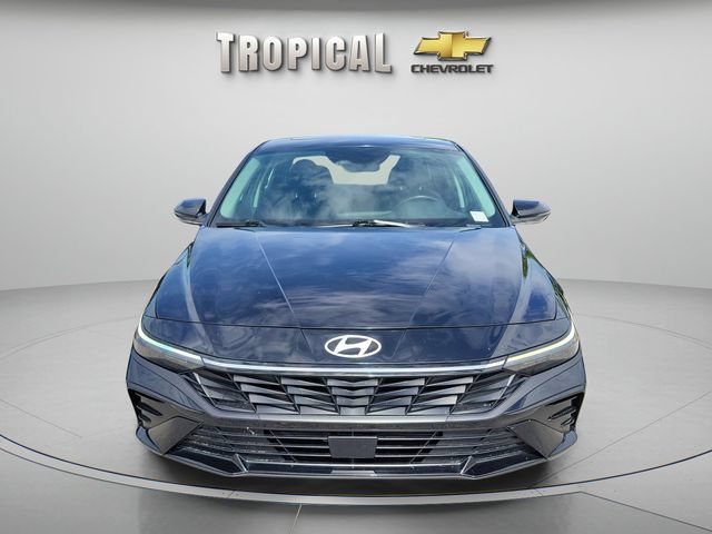 Used 2025 Hyundai Elantra Limited FWD image 8