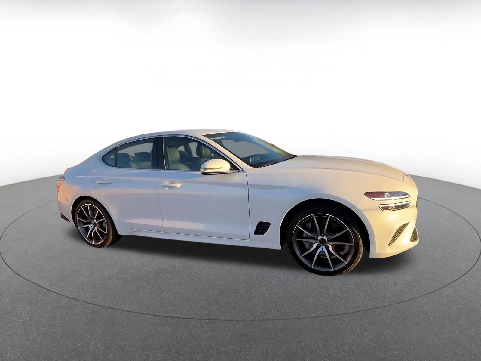 Used 2025 Genesis G70 2.5T image 2