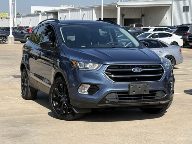 Used 2018 Ford Escape SE w/ SE Sport Appearance Package AWD/4WD image 2