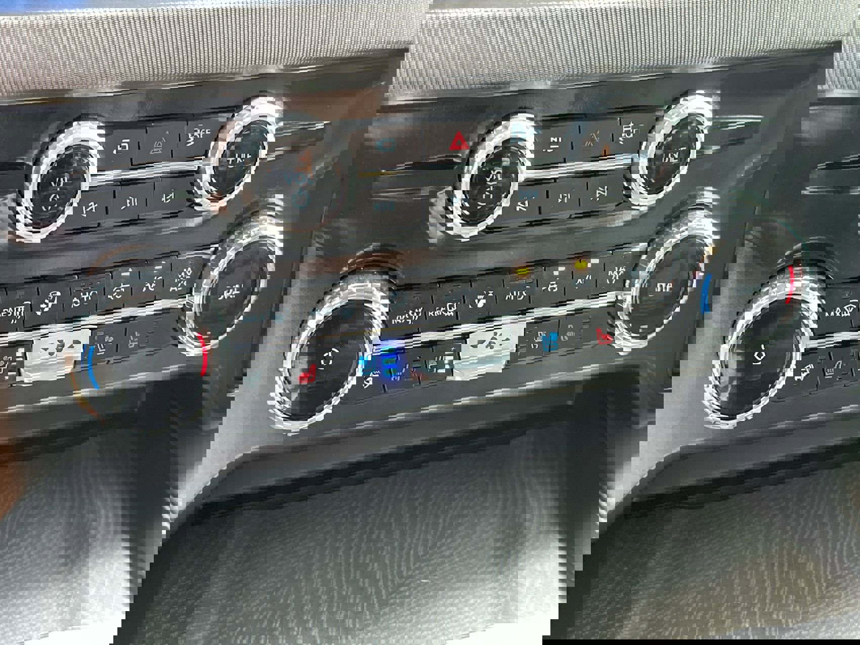 Used 2025 Ford F350 Platinum image 19