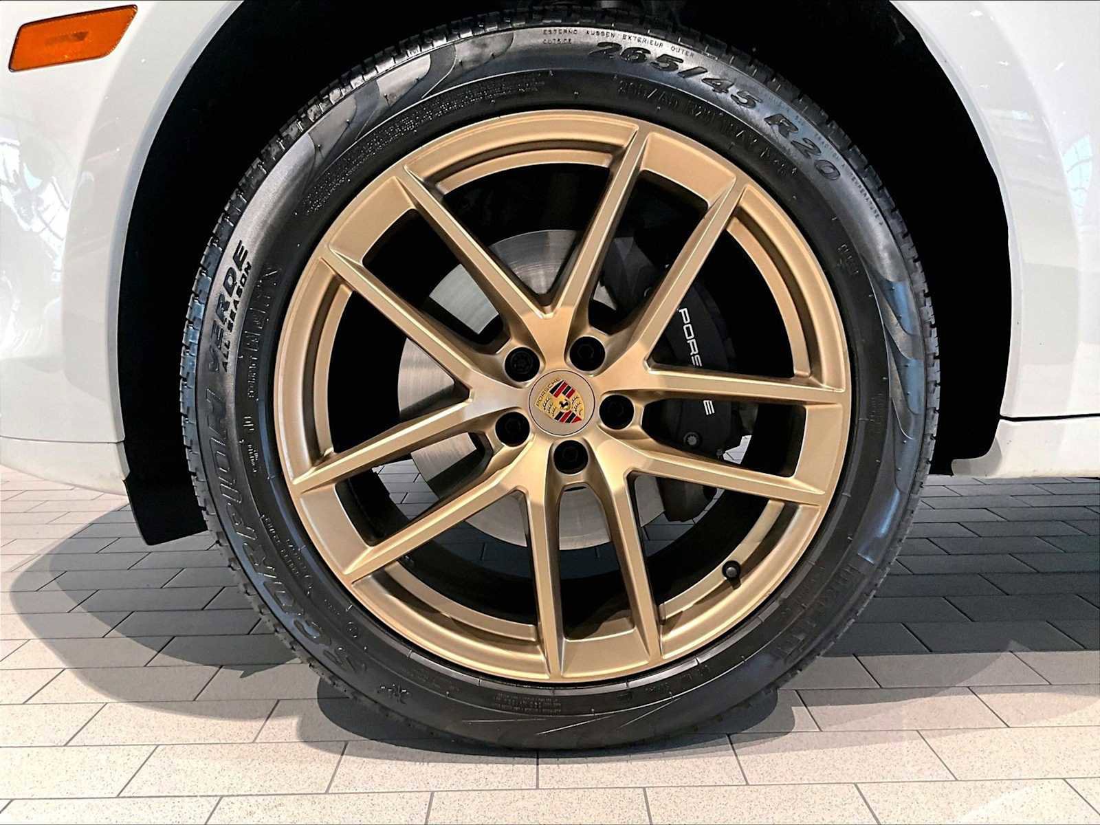 Used 2025 Porsche Macan image 14