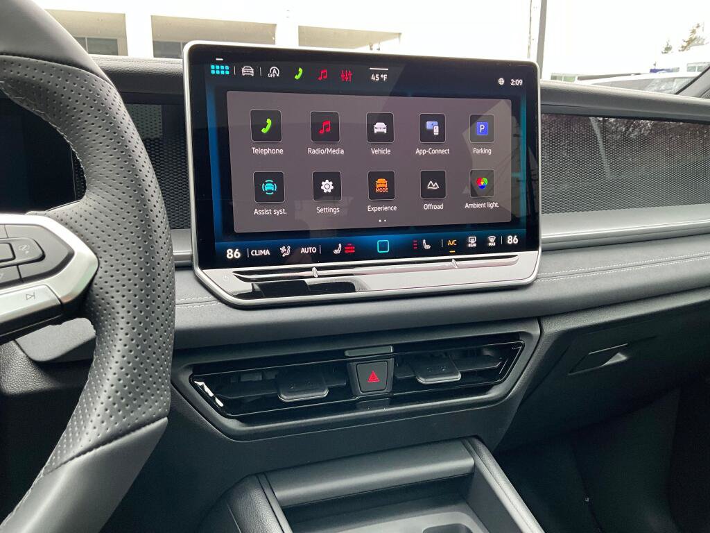 New 2026 Volkswagen Tiguan SE R-Line AWD/4WD image 16