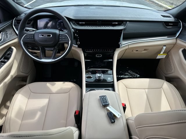 New 2026 Jeep Grand Cherokee L Limited AWD/4WD image 16